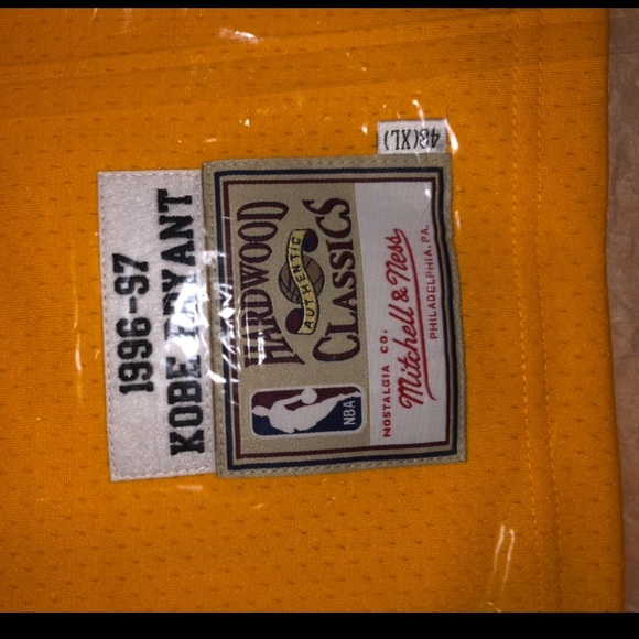 1996-97 Kobe Bryant HardWood Classic Jersey - Picture 4 of 5